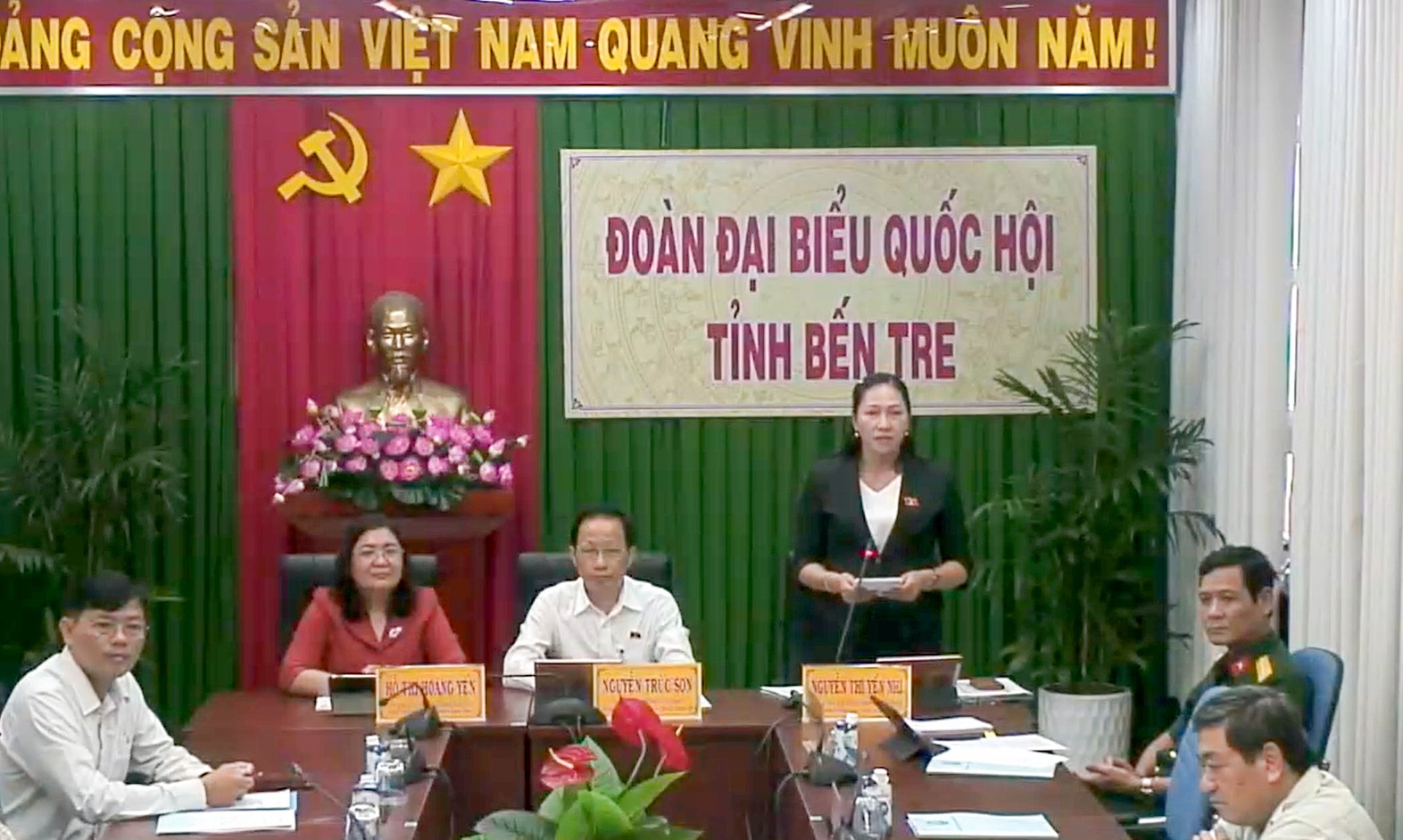 ĐBQH Nguyễn Thị Yến Nhi đặt câu hỏi chất vấn.