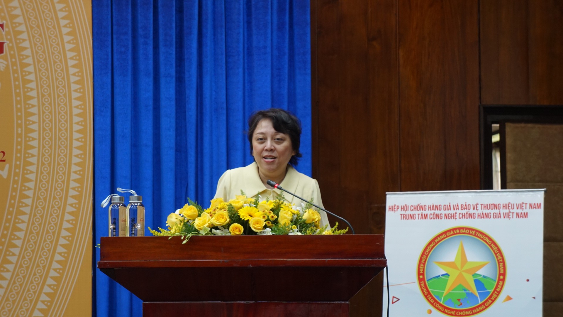 Bà Phạm Khánh Phong Lan, Trưởng ban Quản lý an toàn thực phẩm Tp.HCM phát biểu tại hội thảo.