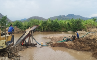 Bình Thuận: Nhức nhối nạn khai thác cát trái phép