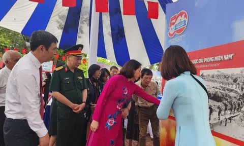 Triển lãm “Con đường thống nhất” tái hiện mùa Xuân đại thắng qua 200 tài liệu quý giá
