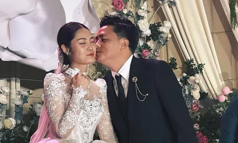 Hoa hậu Nông Thúy Hằng lên xe hoa