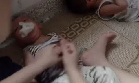 Vụ clip bé trai bị giữ chặt tay, nhét giẻ vào miệng ở Thái Bình: Người mẹ nói gì?