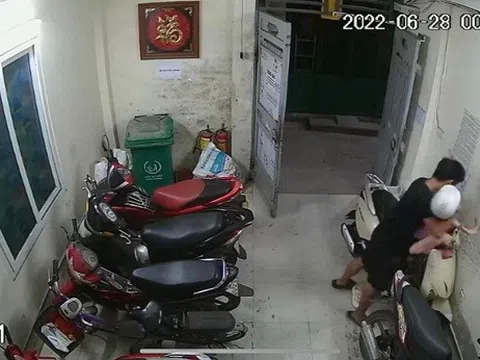 Triệu tập thanh niên khống chế, sàm sỡ cô gái ở nhà trọ ở Hà Nội