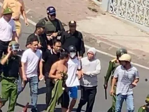 Đối tượng cướp tiệm vàng ở Huế buông súng AK đầu hàng