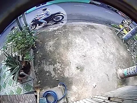 Xôn xao clip bà chủ tiệm thuốc tây bị giật dây chuyền: Camera thu hình ảnh gì?