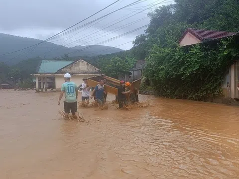 Cấp bách cứu trợ người dân đang bị lũ chia cắt, không để ai thiếu đói