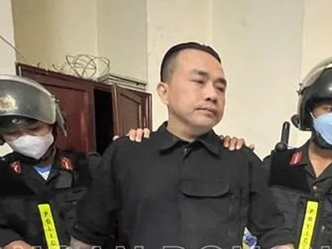 Bắt Việt kiều dọa tung "ảnh nóng" để "đòi lại quà" từ người tình trẻ