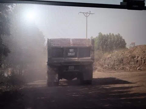 Ô nhiễm bụi, tiếng ồn ở bãi than chân cầu, nhà máy gạch bủa vây người dân Đồng Ngô