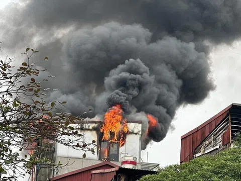 Hà Nội: Căn nhà ở phố cổ bốc cháy ngùn ngụt chiều 29 Tết