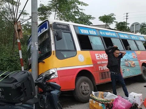 Huế: Điều tra vụ 2 đối tượng lên xe bus giải quyết mâu thuẫn với tài xế