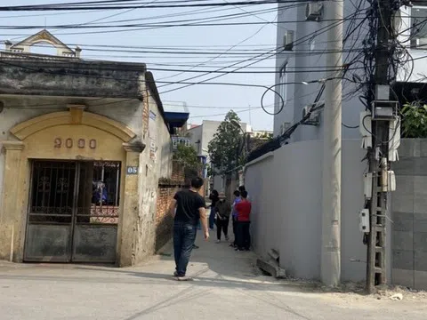 Vạch trần gã đàn ông khoan tường để nhìn trộm phòng tắm nhà hàng xóm