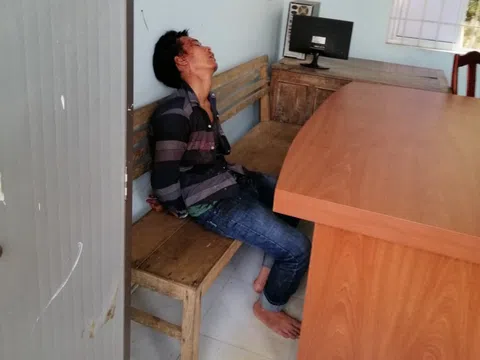 Bắt tạm giam đối tượng phê ma túy đâm công an xã 15 nhát dao