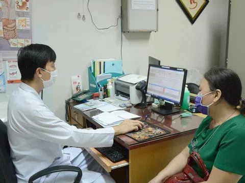 Người cao tuổi tại TP.HCM được khám chữa bệnh tại nhà để phòng dịch Covid-19