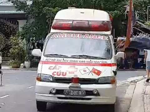 Xử phạt “xe cứu thương” hú còi đi đòi nợ khiến người dân hoảng sợ