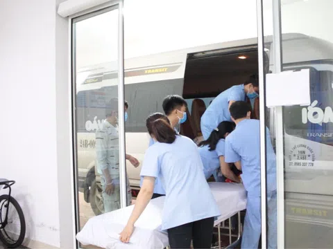 Hy hữu: em bé “đẻ rơi” trên xe khách ở Lào Cai