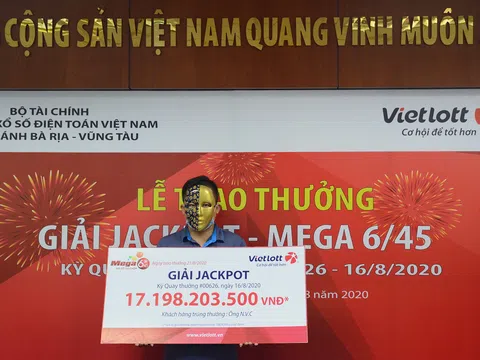 Mua vé số kỷ niệm chuyến du lịch, bất ngờ thành tỷ phú Vietlott