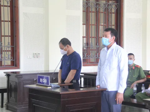 Nhận "chạy án" cho bạn để lấy tiền tiêu xài, cựu Trưởng phòng "mất cả chì lẫn chài"