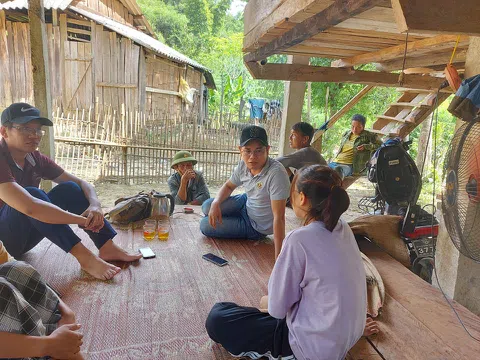 Trận đòn nhừ tử do không “tiếp bia” và nỗi nhớ trường lớp của bé gái 14 tuổi