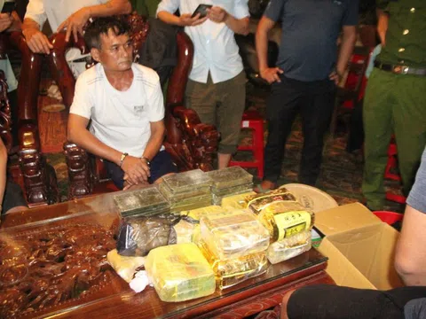 Bắt ông “trùm” cùng đồng bọn, thu giữ 13 bánh heroin, 10kg ma túy đá