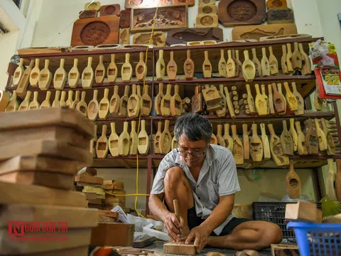 Gần 40 năm vuông tròn với khuôn bánh Trung thu