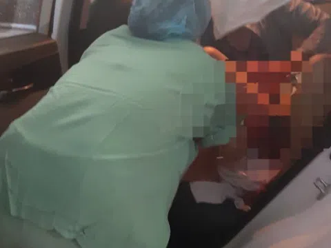 Giữa mưa bão số 5, nữ tài xế ở Huế giúp sản phụ sinh con ngay trên xe