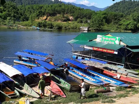 Bến không phép ngang nhiên hoạt động, dù bị xử phạt vẫn “chống lệnh” không chấp hành