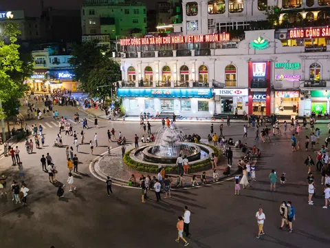 Chen chúc ở phố Tạ Hiện ngày đầu hoạt động trở lại