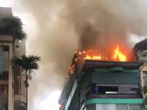 Cháy lớn tại tầng năm nhà hàng hải sản trên phố Giang Văn Minh, Hà Nội