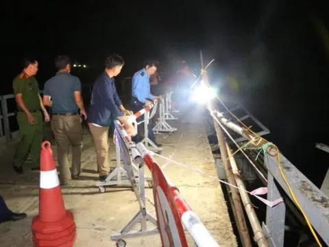 Trắng đêm tìm kiếm nạn nhân vụ tai nạn thảm khốc làm 5 người tử vong