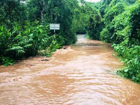 Quảng Bình mưa lớn chia cắt nhiều nơi, một Trung tá biên phòng tử nạn