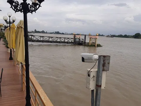 Nhà hàng, cà phê mọc như nấm, lấn chiếm sông Đồng Nai