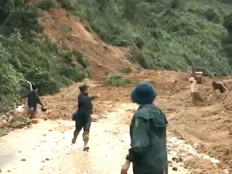 Quảng Nam: Lại sạt lở kinh hoàng