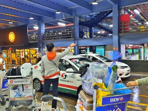 Có hay không phân biệt đối xử với taxi tại sân bay Tân Sơn Nhất?