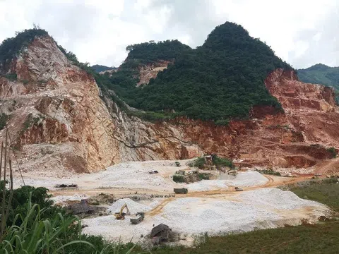 Nghệ An: Sạt lở mỏ đá khiến 2 người thương vong