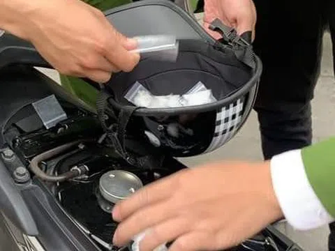 Hà Nội: Bắt quả tang cặp đôi "sang chảnh" đi giao ma túy "đá"