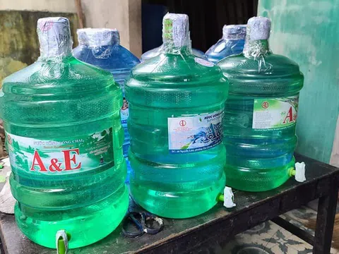 Phát hiện cơ sở nước đóng chai mất vệ sinh