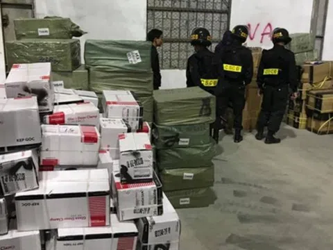 Vụ buôn lậu "khủng" tại cửa khẩu Bắc Phong Sinh: Đình chỉ 6 cán bộ cục Hải quan Quảng Ninh