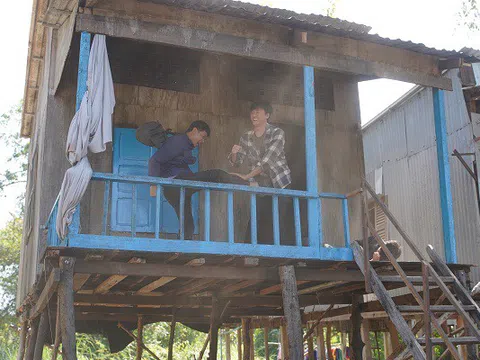 Mạnh tay như đạo diễn Lý Hải, chi tiền tỷ dựng 15 ngôi nhà chỉ để “phá”