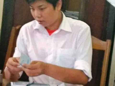 Buộc thôi việc vì dùng bằng giả, con nguyên Bí thư vẫn cầm dấu ủy ban