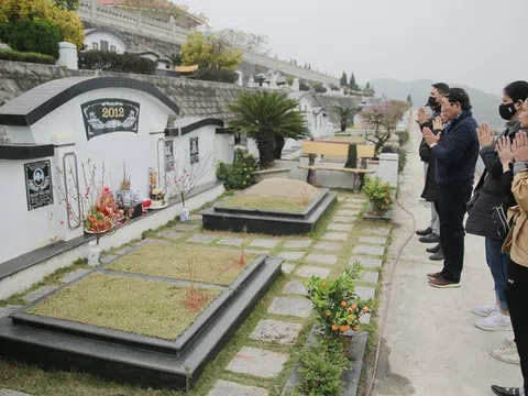 Công viên nghĩa trang nhộn nhịp những ngày cận Tết Nguyên đán