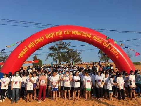 Sôi nổi hội thi Chạy vượt đồi cát Mũi Né 2021