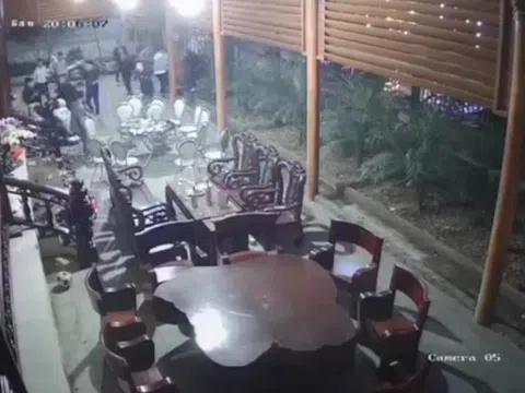 Tạm giữ 3 đối tượng trong vụ vác dao chém người đi chúc Tết