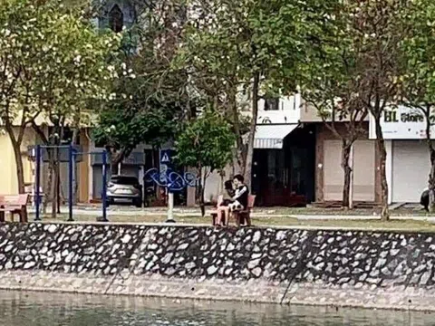 Phạt 4 triệu đồng đôi tình nhân vì hôn nhau ở công viên thời đại dịch