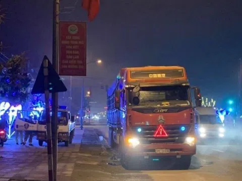 Đoàn xe chở hàng trăm tấn đá Thạch Anh bị bắt tại Hà Tĩnh