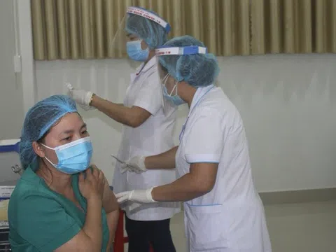 Gia Lai: 10 người gặp phản ứng phụ sau tiêm vắc xin phòng Covid-19