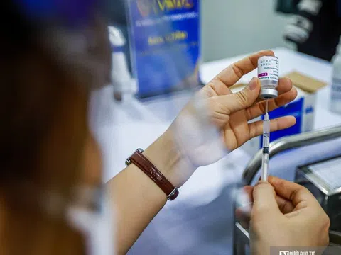 Hai người gặp phản ứng nặng sau khi tiêm vắc-xin AstraZeneca