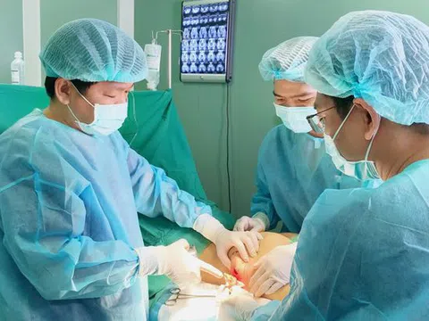 Cô gái trẻ bị hoại tử vòng ba sau khi nhờ bạn tiêm filler