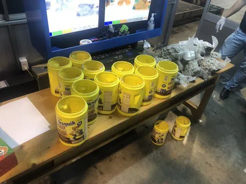 Hải quan Tân Sơn Nhất thu giữ gần 6kg nghi ma túy trong lô hàng từ Mỹ