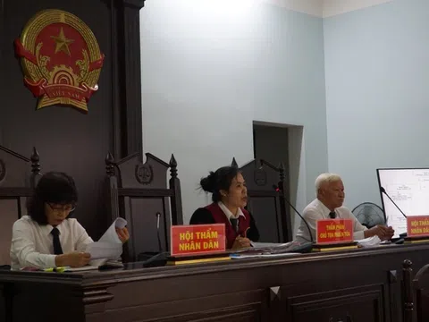 Hầu tòa vì đến cơ quan công quyền “chửi bới" livestream lên mạng xã hội