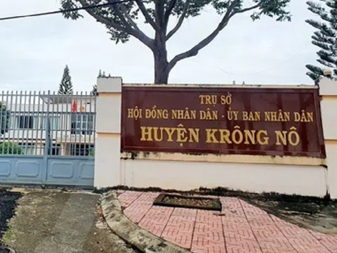 Cấp hàng loạt giấy chứng nhận quyền sử dụng đất trái quy định, hai lãnh đạo huyện bị kỷ luật